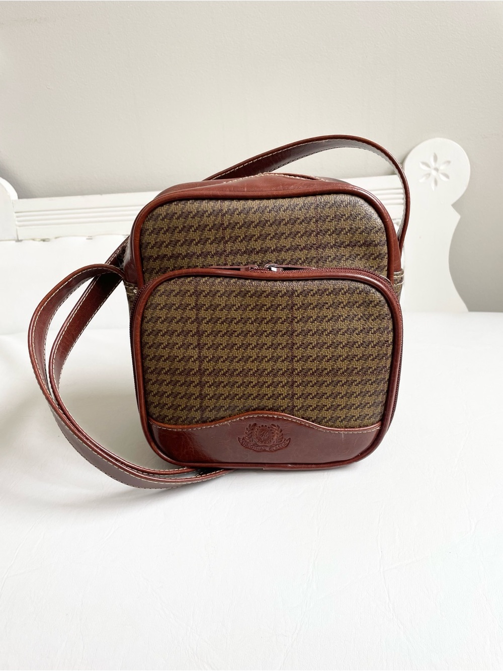 VINTAGE HERITAGE ORIGINAL CLASSICAL HOUNDSTOOTH CROSSBODY BAG ZIPPER STRAP
